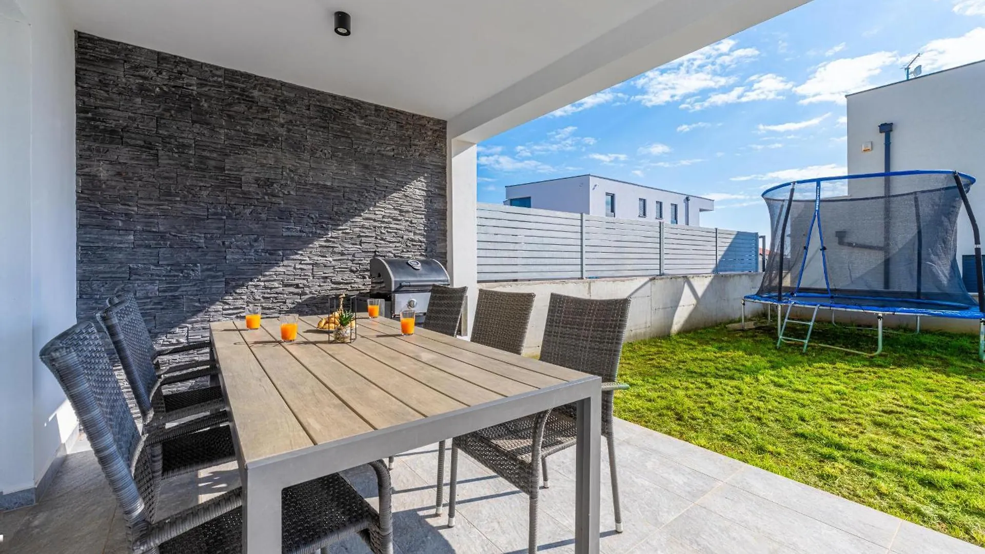 Apartments Ivana Pula 0*,  Croatia